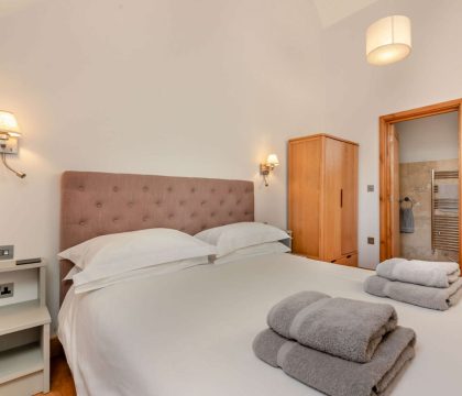 Yew Barn Master Bedroom - StayCotswold