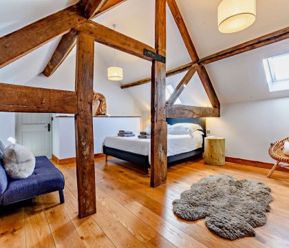 Stonewell Farmhouse Master bedroom - StayCotswold 