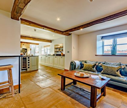 Stonewell Farmhouse Family Area - StayCotswold 