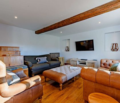 Stonewell Farmhouse Sitting room - StayCotswold 