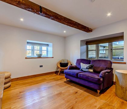Stonewell Farmhouse Snug - StayCotswold 