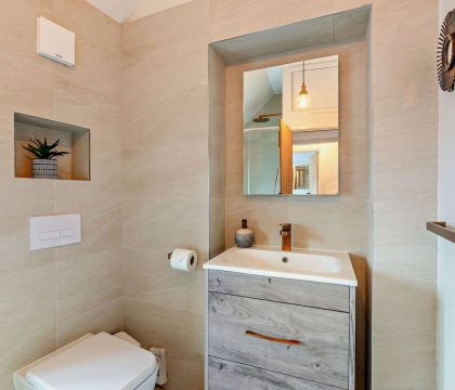 North House Bathroom - StayCotswold