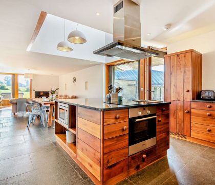 Walnut Barn Kitchen - StayCotswold
