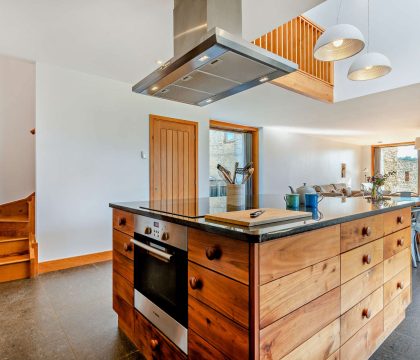Walnut Barn Kitchen - StayCotswold