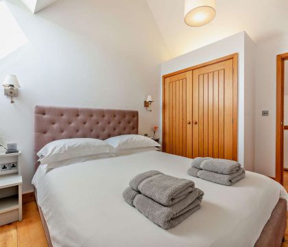 Walnut Barn Bedroom 2 - StayCotswold