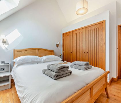 Walnut Barn Bedroom 4 - StayCotswold