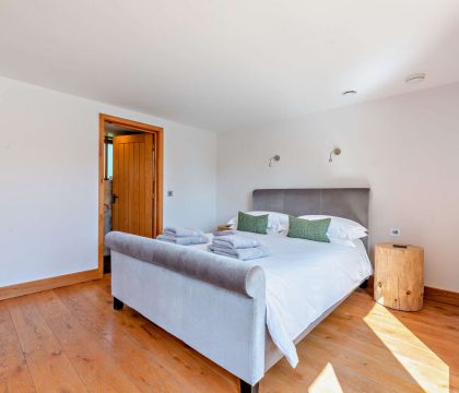 Elm Barn Master Bedroom - StayCotswold