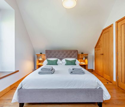 Elm Barn Bedroom 3 - StayCotswold