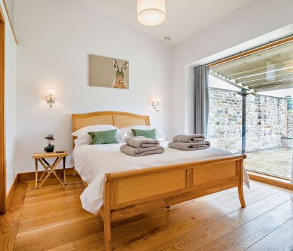 Ash Barn Master Bedroom - StayCotswold