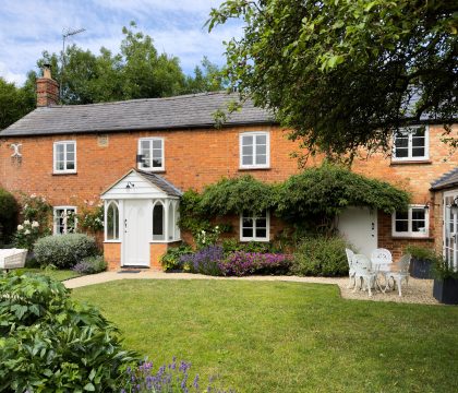Carpenters Cottage Garden - StayCotswold