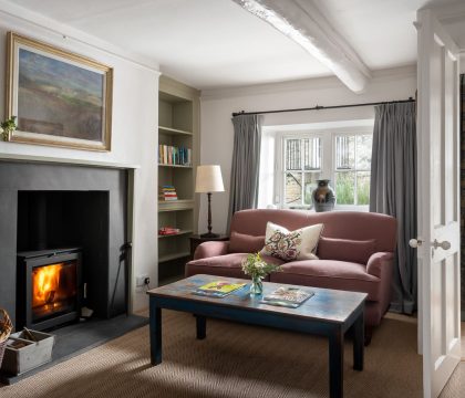 Woodman Cottage Snug - StayCotswold