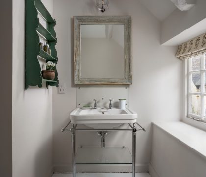 Woodman Cottage Family Bathroom - StayCotswold