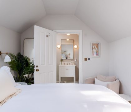 Carpenters Cottage Master Bedroom - StayCotswold
