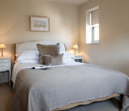 King's Cottage Bedroom 2 - StayCotswold