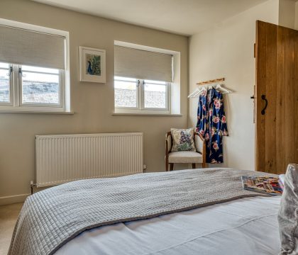 King's Cottage Bedroom 2 - StayCotswold