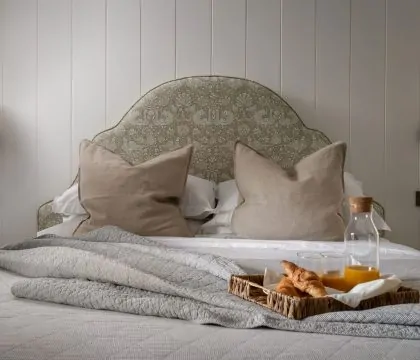 Garth Cottage Master Bedroom - StayCotswold