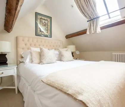 The Hayloft Master Bedroom - StayCotswold
