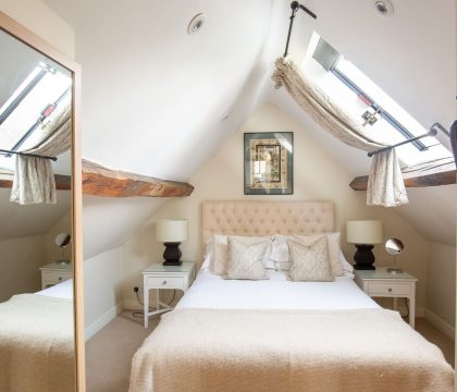 The Hayloft Master Bedroom - StayCotswold