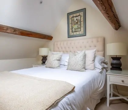 The Hayloft Master Bedroom - StayCotswold