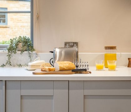 Benson Cottage Kitchen - StayCotswold