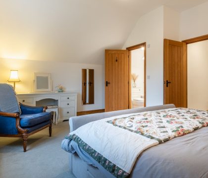 Benson Cottage Master Bedroom - StayCotswold
