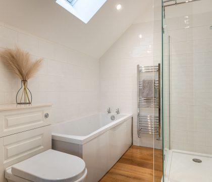 Benson Cottage Master Bedroom Ensuite - StayCotswold