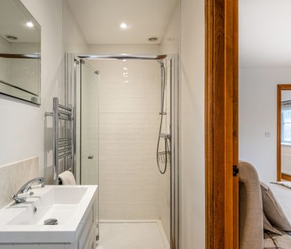 Benson Cottage Bedroom 2 Ensuite - StayCotswold