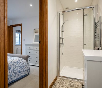 Benson Cottage Bedroom 3 Ensuite - StayCotswold