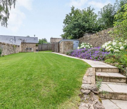 Manor Farm Cottage Garden - StayCotswold