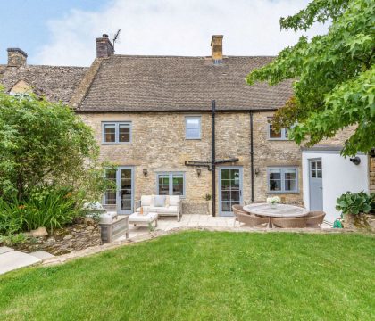 Manor Farm Cottage Garden - StayCotswold