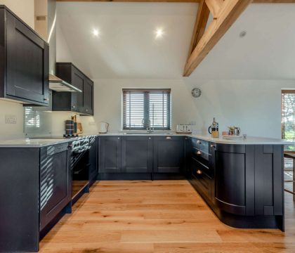 Corner House Barn Kitchen - StayCotswold