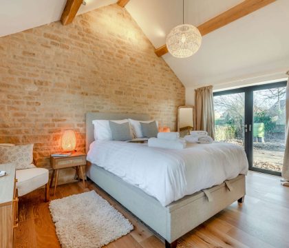 Corner House Barn Master Bedroom - StayCotswold