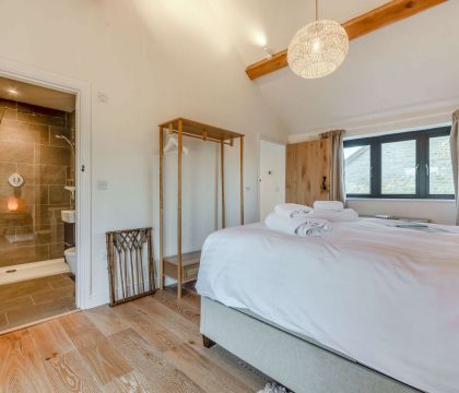 Corner House Barn Master Bedroom - StayCotswold