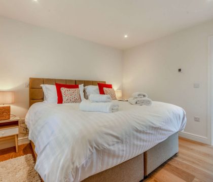 Corner House Barn Bedroom 2 - StayCotswold