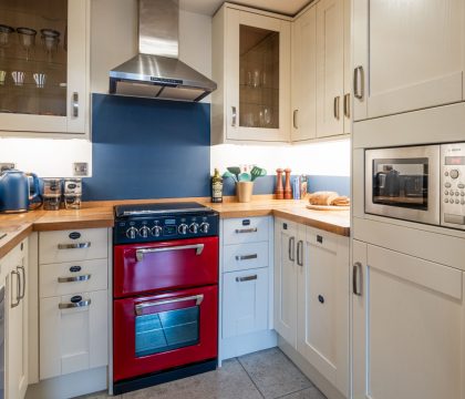School Cottage Kitchen - StayCotswold