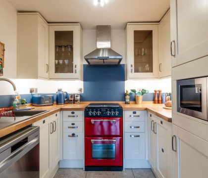 School Cottage Kitchen - StayCotswold