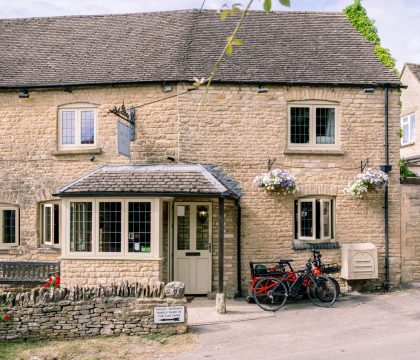 Harvey's Corner Cottage Pub - StayCotswold