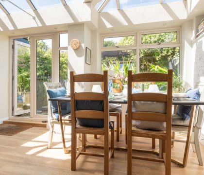Harvey's Corner Cottage Garden Room - StayCotswold