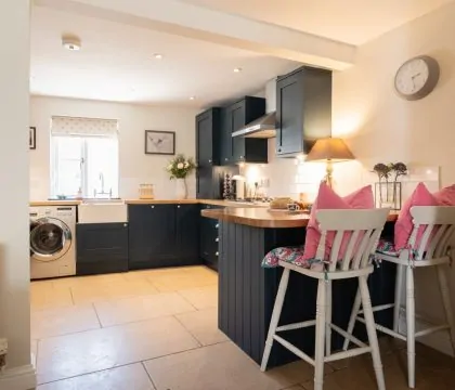 Harvey's Corner Cottage Kitchen - StayCotswold