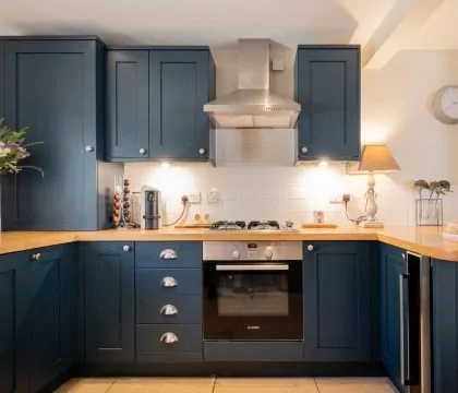 Harvey's Corner Cottage Kitchen - StayCotswold
