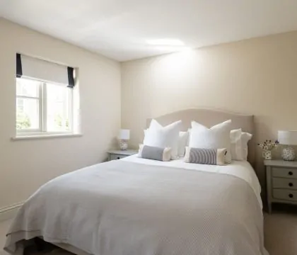 Harvey's Corner Cottage Master Bedroom - StayCotswold
