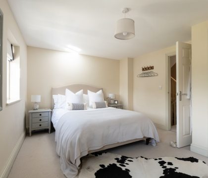 Harvey's Corner Cottage Master Bedroom - StayCotswold