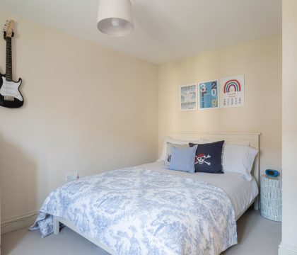 Harvey's Corner Cottage Bedroom 2 - StayCotswold