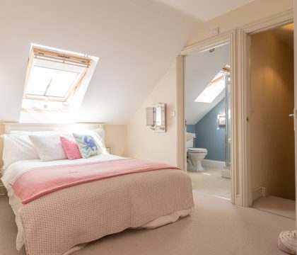 Harvey's Corner Cottage Bedroom 3 - StayCotswold