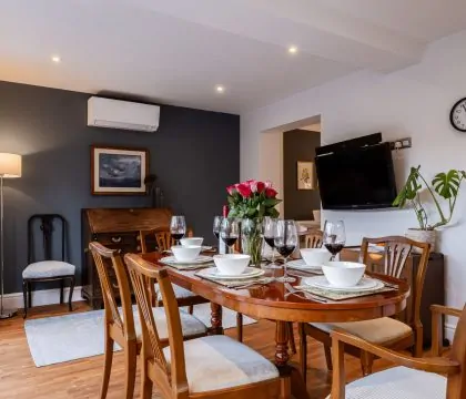 Blenheim Corner Dining Room - StayCotswold