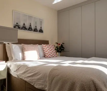 Blenheim Corner Bedroom 2 - StayCotswold