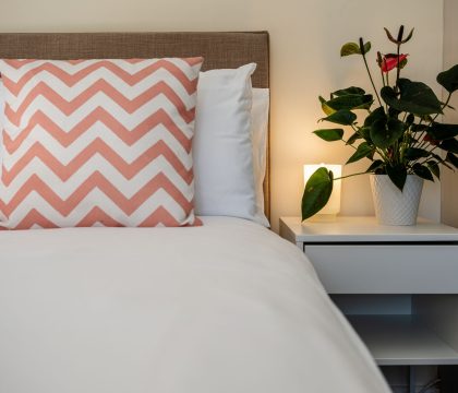 Blenheim Corner Bedroom 2 - StayCotswold