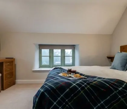Evenlode Cottage Master Bedroom - StayCotswold