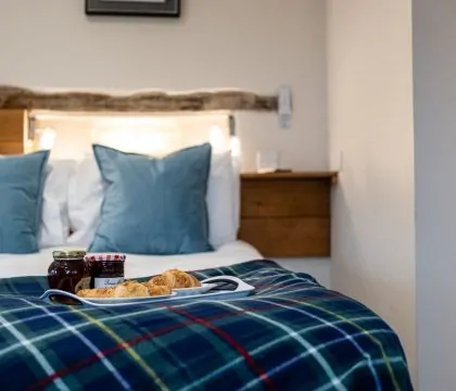 Evenlode Cottage Master Bedroom - StayCotswold