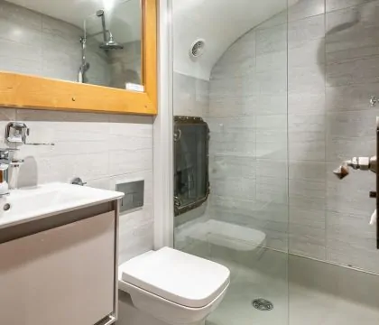 Evenlode Cottage Shower Room - StayCotswold